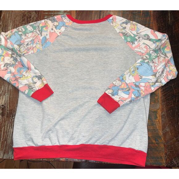 Wonder Woman Sweater Girls XL Gray Red Pullover Sweatshirt Kid Youth - Picture 7 of 7